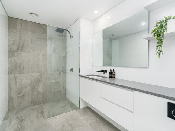 6 Signs You Need a Glass Shower Door