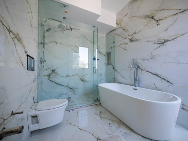 Pros and Cons: Bathtubs vs. Shower Enclosures